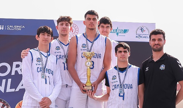 Kocaeli’de sporun kalbi EnFest’te attı Kocaeli Büyükşehir Belediyesi’nin 3 gün boyunca İzmit Milli İrade Meydanı’nda