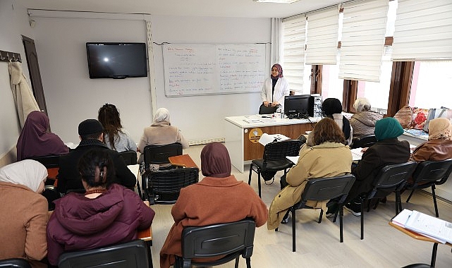 KOMEK’te Yaz Dönemi Kayıt Heyecanı Başladı Konya Büyükşehir Belediyesi Meslek Edindirme Kursları’nda yaz dönemi kayıtları başladı.
