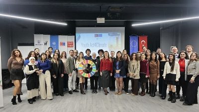 İklim kriziyle mücadelede gençlerin fikirlerine alan açan Konak Belediyesi, Bloomberg