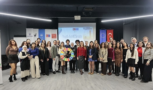 İklim kriziyle mücadelede gençlerin fikirlerine alan açan Konak Belediyesi, Bloomberg