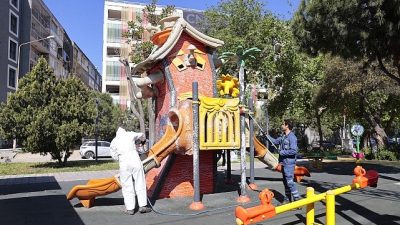 Konak Belediyesi Park ve Bahçeler Müdürlüğünün hummalı çalışması sayesinde, havaların