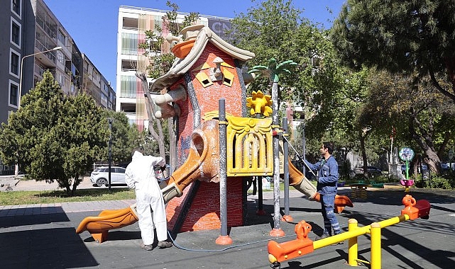 Konak Belediyesi Park ve Bahçeler Müdürlüğünün hummalı çalışması sayesinde, havaların