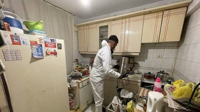 Konak Belediyesi ekipleri, Kemal Reis Mahallesi’nde, ihbar üzerine gerçekleştirdikleri çöp