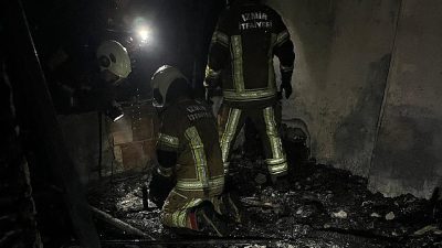 Konak'ta üç katlı bir binanın üçüncü katında gece çıkan yangına
