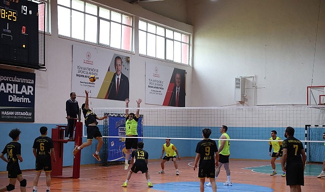 Konya Büyükşehirin Voleybol Turnuvasında 25 İlçede 2.460 Sporcu Heyecana Ortak Oluyor Konya Büyükşehir Belediyesi tarafından sporu tabana yaymak, gençlerin ve vatandaşların