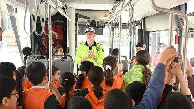 Konya Büyükşehir Belediyesi’nin Türkiye’ye örnek olan “Trafikte Nezaket ve Görgü