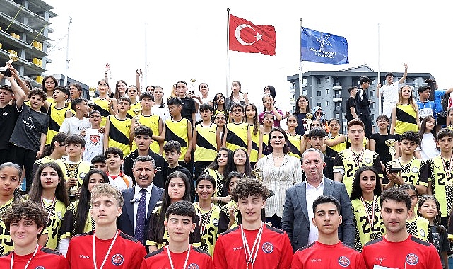 Küçükçekmece’de 19 Mayıs Gençlik Koşusu düzenlendi Küçükçekmece Belediyesi ve İlçe Milli Eğitim Müdürlüğü işbirliği ile 19