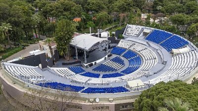 İzmir Büyükşehir Belediyesi, Atatürk Açıkhava Tiyatrosu’nu yeni sezona hazırladı. Koltuklar