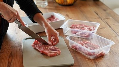 Kırmızı et kuşkusuz kaliteli bir protein kaynağı ve demir, çinko,