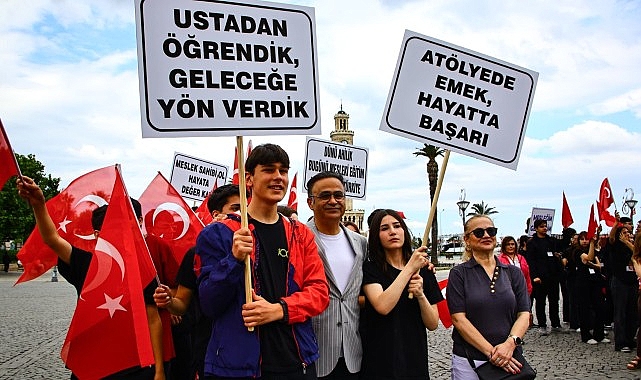Maarifin Kalbinde Marifetli Gençlik” Kortej Yürüyüşü Gerçekleştirildi İzmir İl Millî Eğitim Müdürlüğü tarafından düzenlenen "Maarifin Kalbinde Marifetli