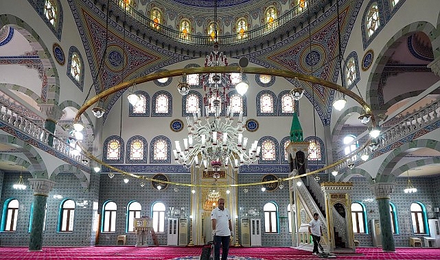 Maltepe Belediyesi ilçe genelindeki ibadethaneleri temizleyerek Kurban Bayramı’na hazırlıyor.