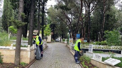Maltepe Belediyesi’nce yaklaşan Kurban Bayramı öncesinde ilçenin mezarlıklarında temizlik çalışması