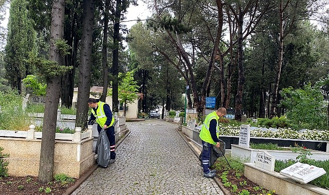 Maltepe Belediyesi’nce yaklaşan Kurban Bayramı öncesinde ilçenin mezarlıklarında temizlik çalışması