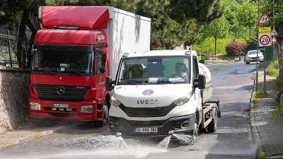 Maltepe Belediyesi, bahar temizliği kapsamında bu kez Gülsuyu Mahallesi’nde kapsamlı