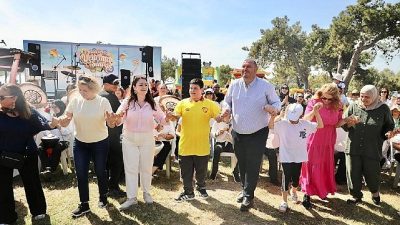 Menderes Belediyesi’nin düzenlediği 15. Geleneksel Uçurtma Festivali renkli görüntülere sahne