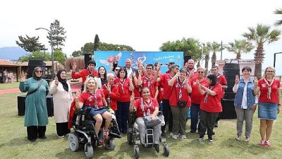 Menderes Belediyesi’nin ilk defa düzenlediği Engelsiz Festival’in birinci günü eğlenceli