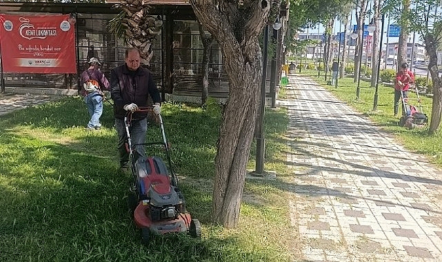 Menderes’te Ot Seferberliği Menderes Belediyesi ilçe genelinde ot biçme çalışmaları gerçekleştiriyor. Kalabalık ot