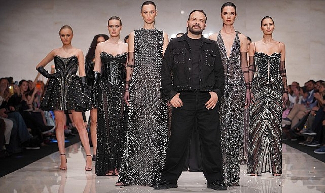 Türkiye'nin en görkemli moda organizasyonlarından biri olan Runway Fashion İzmir'de