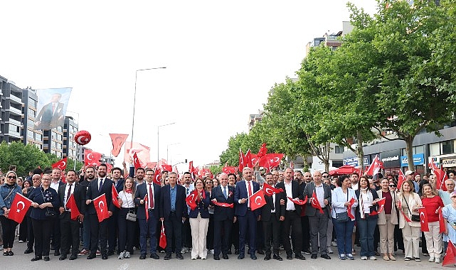 Nilüfer’de binler Cumhuriyet için yürüdü Nilüfer Belediyesi’nin düzenlediği 19 Mayıs Atatürk’ü Anma, Gençlik ve Spor