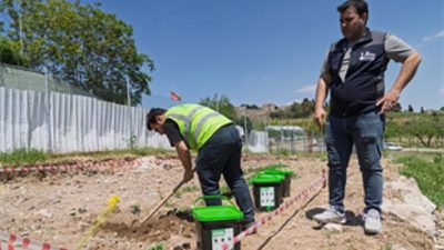 İzmir Büyükşehir Belediyesi’nin bokaşi seti uygulaması kapsamında gönüllü hanelerde biriken