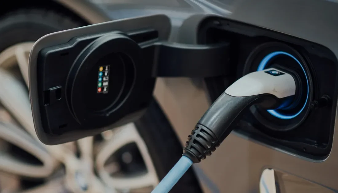 Orta Doğu Krizi Elektrikli Araç İvmesini Artıracak Allianz Trade Ortadoğu krizinin elektrikli araçlar üzerindeki etkisini değerlendiren bir