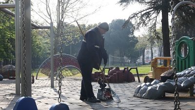 Osmangazi Belediyesi, ilçe genelindeki parkları daha temiz, düzenli ve vatandaşların