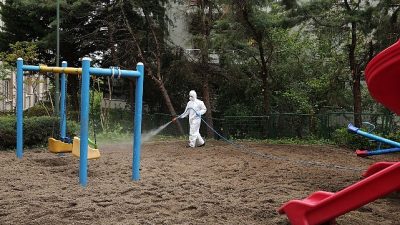 Osmangazi Belediyesi, yaz aylarında artan bakteri riskine karşı parklar ve