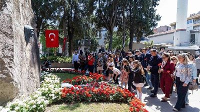 İzmir Büyükşehir Belediye Başkanı Dr. Cemil Tugay, Karşıyaka’daki Zübeyde Hanım