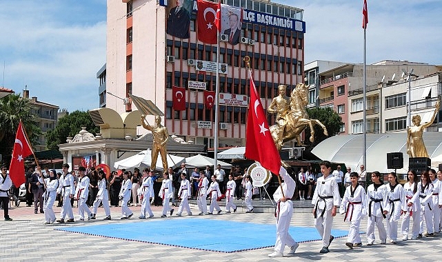Pehlivan’dan 19 Mayıs mesajı: Gençliğin yanında olmak, geleceğe sahip çıkmaktır 19 Mayıs Atatürk'ü Anma, Gençlik ve Spor Bayramı, Menemen'de gençlerin,