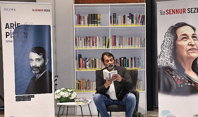 “Sanatçılar Sennur Sezer Okuyor” etkinliğinin konuğu Arif Pişkin oldu Nilüfer Belediyesi’nin “2026 Yılın Yazarı: Sennur Sezer” etkinlikleri kapsamında düzenlediği