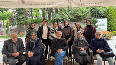 Kocaeli Büyükşehir Belediyesi bünyesinde hizmet veren Saygınlar Kulübü, farklı kuşakları