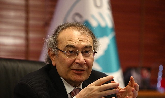Üsküdar Üniversitesi Kurucu Rektörü, Psikiyatrist Prof. Dr. Nevzat Tarhan, sınavlara
