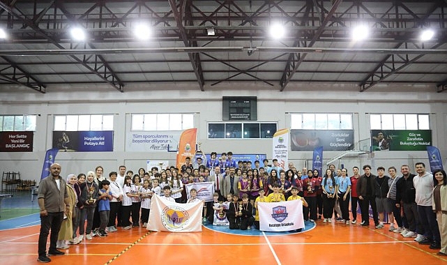 İnegöl Belediyesi 9. Okullar Arası Spor Festivali kapsamında düzenlenen masa