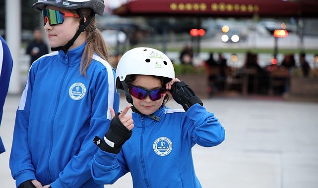 Sporun ritmi İzmit’in kalbinde atıyor Kocaeli Büyükşehir Belediyesi’nin İzmit’e kazandırdığı Milli İrade Meydanı, yalnızca vakit