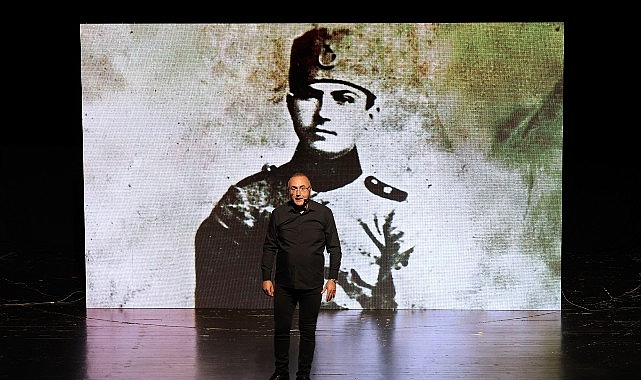 Sunay Akın’la Cumhuriyet Yolculuğu SKSM Sahnesi’nde Sunay Akın “Cumhuriyete Giden Yol” gösterisiyle Sefaköy Kültür ve Sanat
