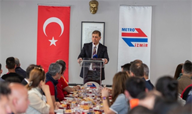 İzmir Büyükşehir Belediye Başkanı Dr. Cemil Tugay, mesaiye İzmir Metrosu’nun