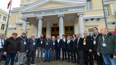 İzmir Büyükşehir Belediye Başkanı Dr. Cemil Tugay, İzmir Atatürk Lisesi’nin