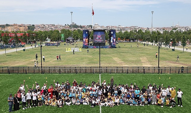 UEFA ve Disney, kız çocuklarının futbola ilk adımı atmasını ve