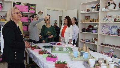 Maltepe Belediyesi Üreten Engelliler Merkezi’nde eğitim alan kursiyerlerin yıl sonu