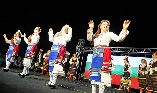 Ayvalık Belediyesi'nin ev sahipliğinde düzenlenen festivale Türkiye, Sırbistan, Bosna Hersek,