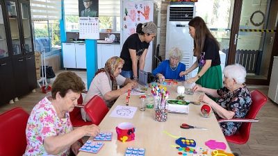Antalya Büyükşehir Belediyesi bünyesinde hizmet veren Alzheimer Hasta ve Hasta