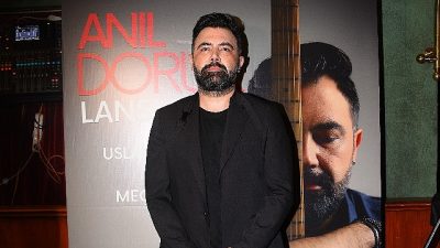 "Anıl Doruk, Uslanmam ve Meçhul şarkılarının lansmanını gerçekleştirdi."