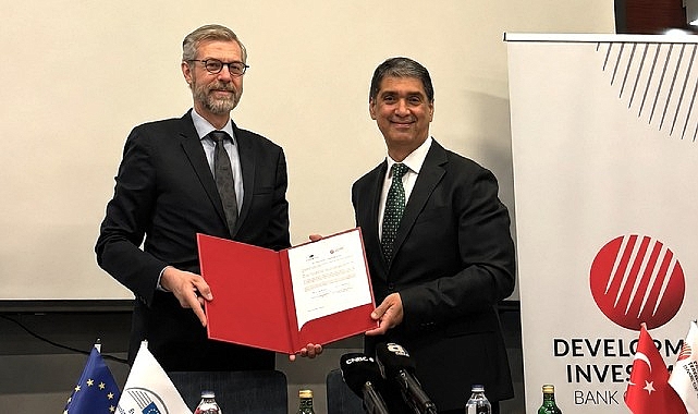 Avrupa Yatırım Bankası Türkiye’de yatırım faaliyetlerine, Türk şirketlerinin karbonsuzlaşmasını destekleyecek 200 milyon avro ile yeniden başlıyor Avrupa Yatırım Bankası’nın (AYB), Türkiye Kalkınma ve Yatırım Bankası (TKYB)