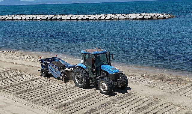 Ayvalık Belediyesi Fen İşleri Müdürlüğü ekipleri, yaz sezonunun yaklaşmasıyla birlikte