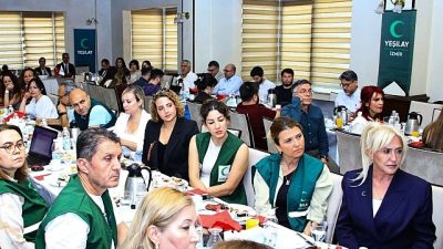 İzmir İl Millî Eğitim Müdürü ve Yeşilay İzmir Şubesi Başkanı