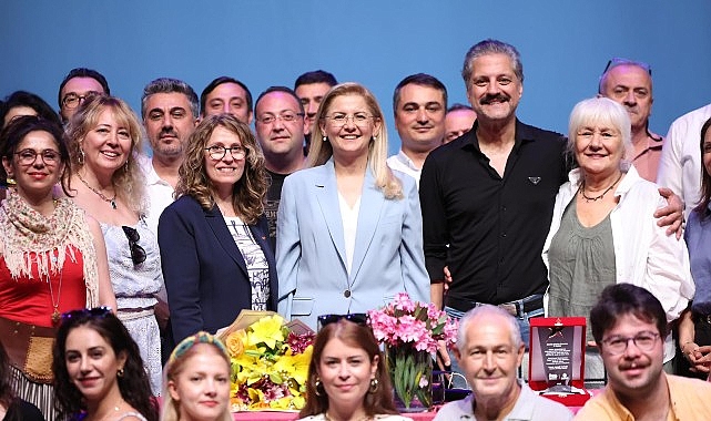 Bakırköy Belediye Tiyatroları (BBT), 35. yıl lansman toplantısında hem geride