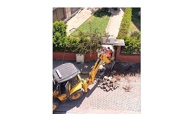 İZSU’nun altyapı çalışmalarını tamamladığı sokaklarda Balçova Belediyesi asfalt, kaldırım ve