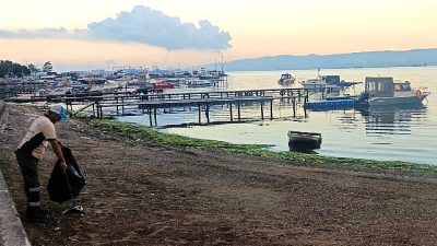 Kocaeli Büyükşehir Belediyesi, Başiskele sahilinde temizlik ve bakım çalışmalarını aralıksız