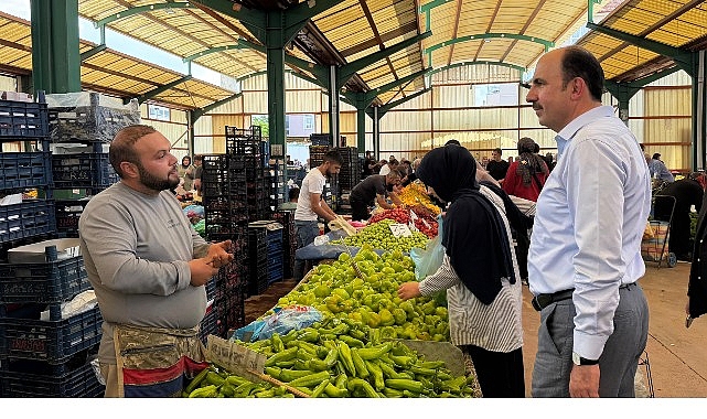 Konya Büyükşehir Belediye Başkanı Uğur İbrahim Altay, Karkent Pazarı’nı ziyaret