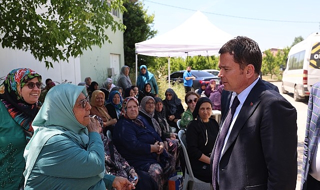 Yeniceabat Mahallesi’nde vatandaşlarla bir araya gelen Osmangazi Belediye Başkanı Erkan